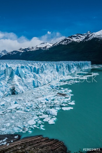 Picture of Perito Moreno glacier in a sunny day